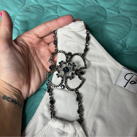 Paris Line White Tank Top with Metal Jewel Detailing On 1 Arm - Picture 2 of 4
